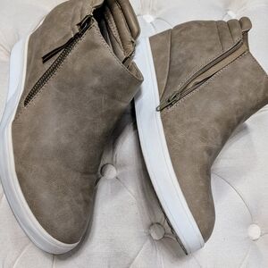 Dream Pairs Tan and White Sneakers Versatile Design